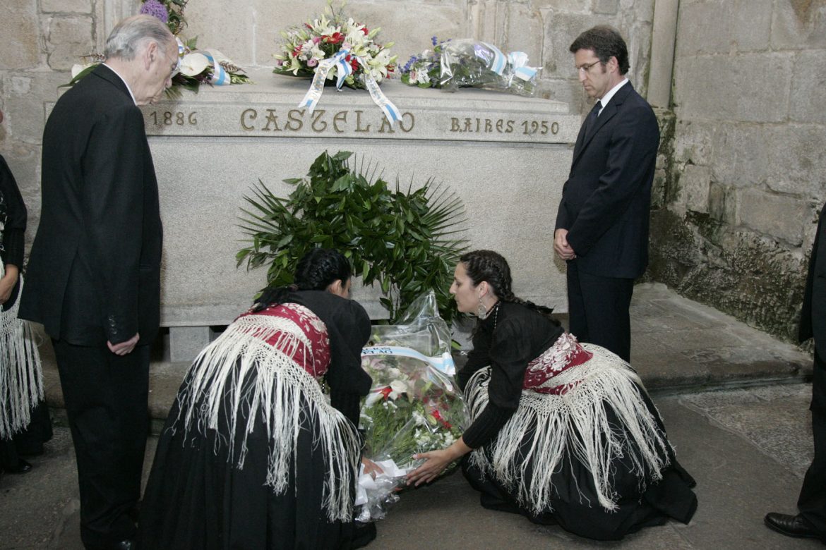 Misa en honor de Rosal?a de Castro y ofrenda floral al panteon de Gallegos ilustres