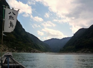 Catamarán en el Río Kumano