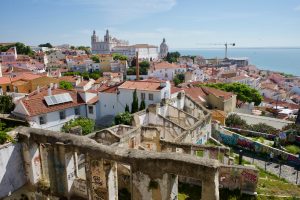 Vistas desde el jardín de la Fregresia de Sta María Maior. Lisboa