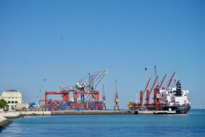 Muelle de contenedores. Lisboa