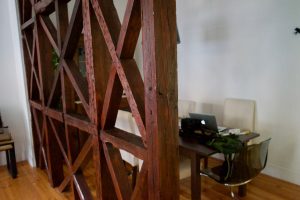 Mi apartamento. Tabique de madera al aire. Lisboa