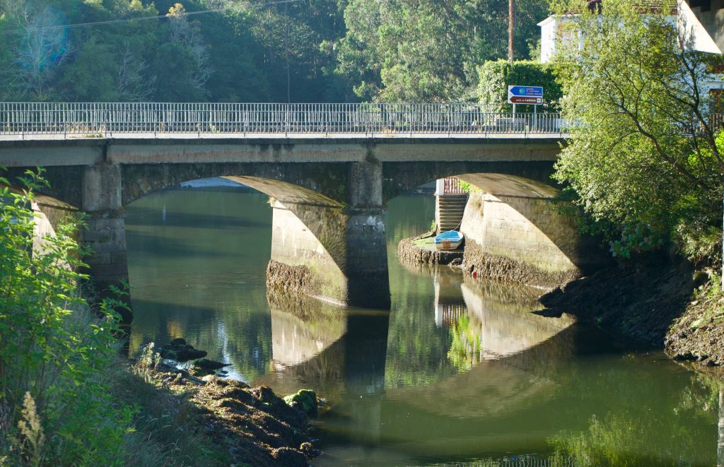 el puente sobre el Lambre.  Ponte do Porco