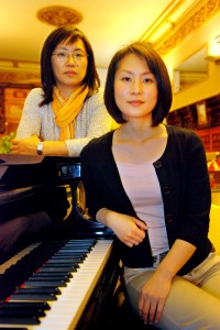 La pianista Haruna Takebe y la violinista Kiyoko Ohashi