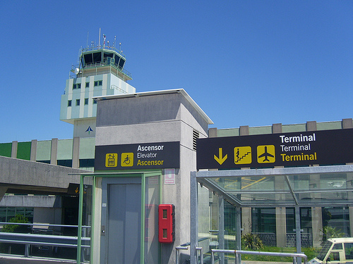 terminal del aeropuerto de santiago de compostela